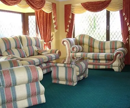 Abbey Court Hotel *